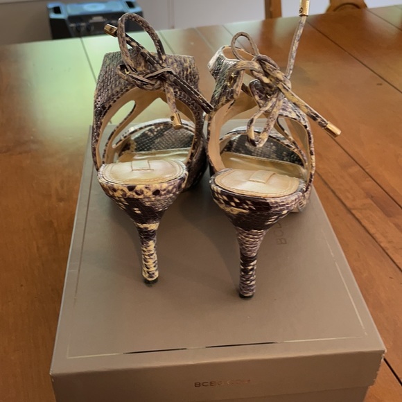 BCBG Snake print heels - Picture 7 of 9